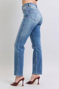 Judy Blue Vintage Wash Thermal Straight Jeans 
These straight cut jeans feature Judy Blue stretch denim with a brushed thermal interior for an extra layer of warmth during the colder months! Designed with a high rise, medium wash, stitching on the back pockets, and no distressing.