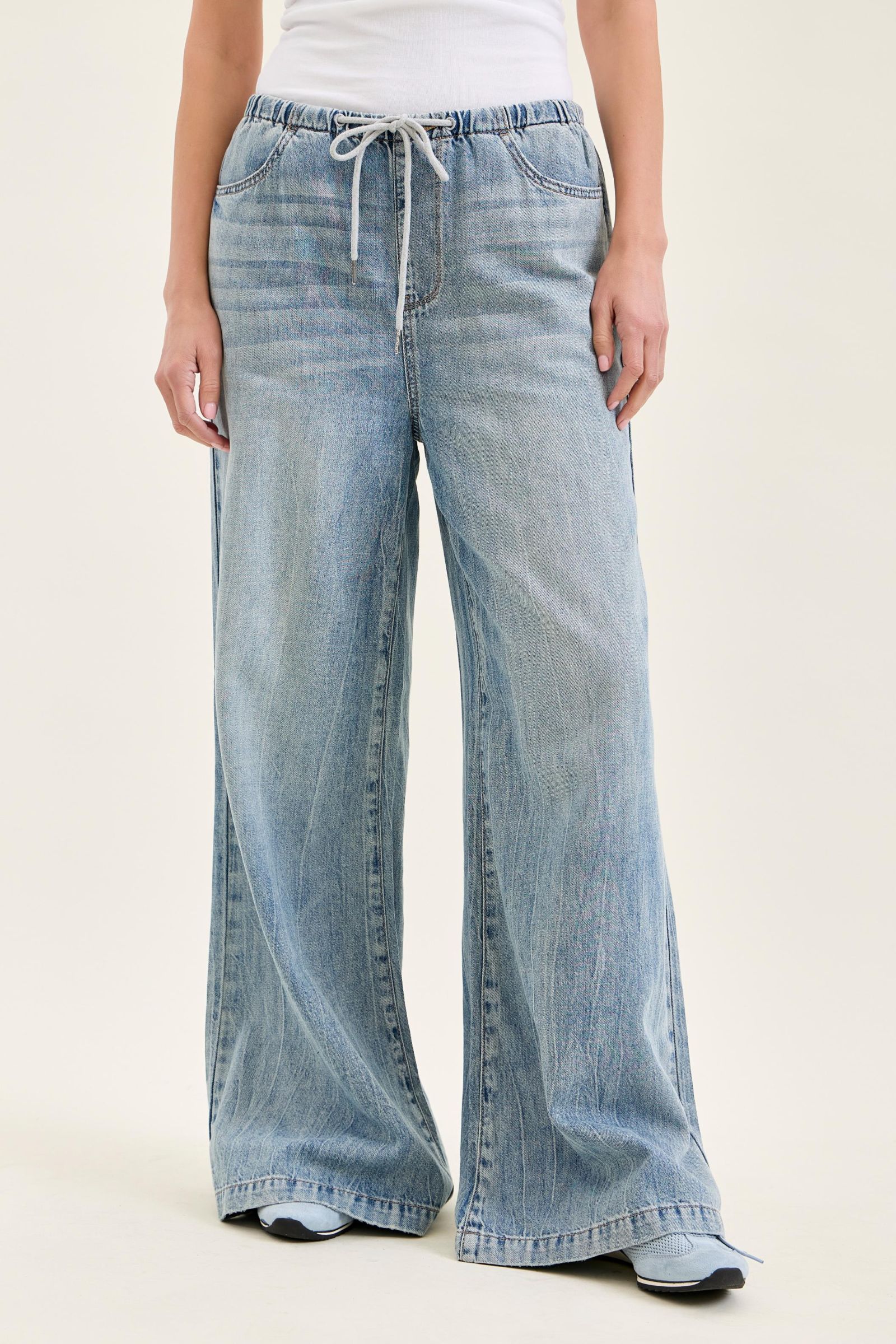 Judy Blue High Rise Palazzo Featherweight Jeans 881073