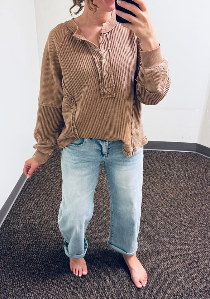 Easel Washed Textured Thermal Henley Top in Mocha and Risen High Rise Light Wash Cropped Barrel Jeans