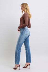 Judy Blue Vintage Wash Thermal Straight Jeans 
These straight cut jeans feature Judy Blue stretch denim with a brushed thermal interior for an extra layer of warmth during the colder months! Designed with a high rise, medium wash, stitching on the back pockets, and no distressing.