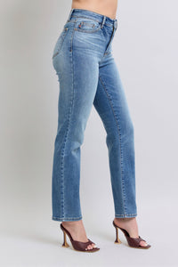 Judy Blue Vintage Wash Thermal Straight Jeans 
These straight cut jeans feature Judy Blue stretch denim with a brushed thermal interior for an extra layer of warmth during the colder months! Designed with a high rise, medium wash, stitching on the back pockets, and no distressing.