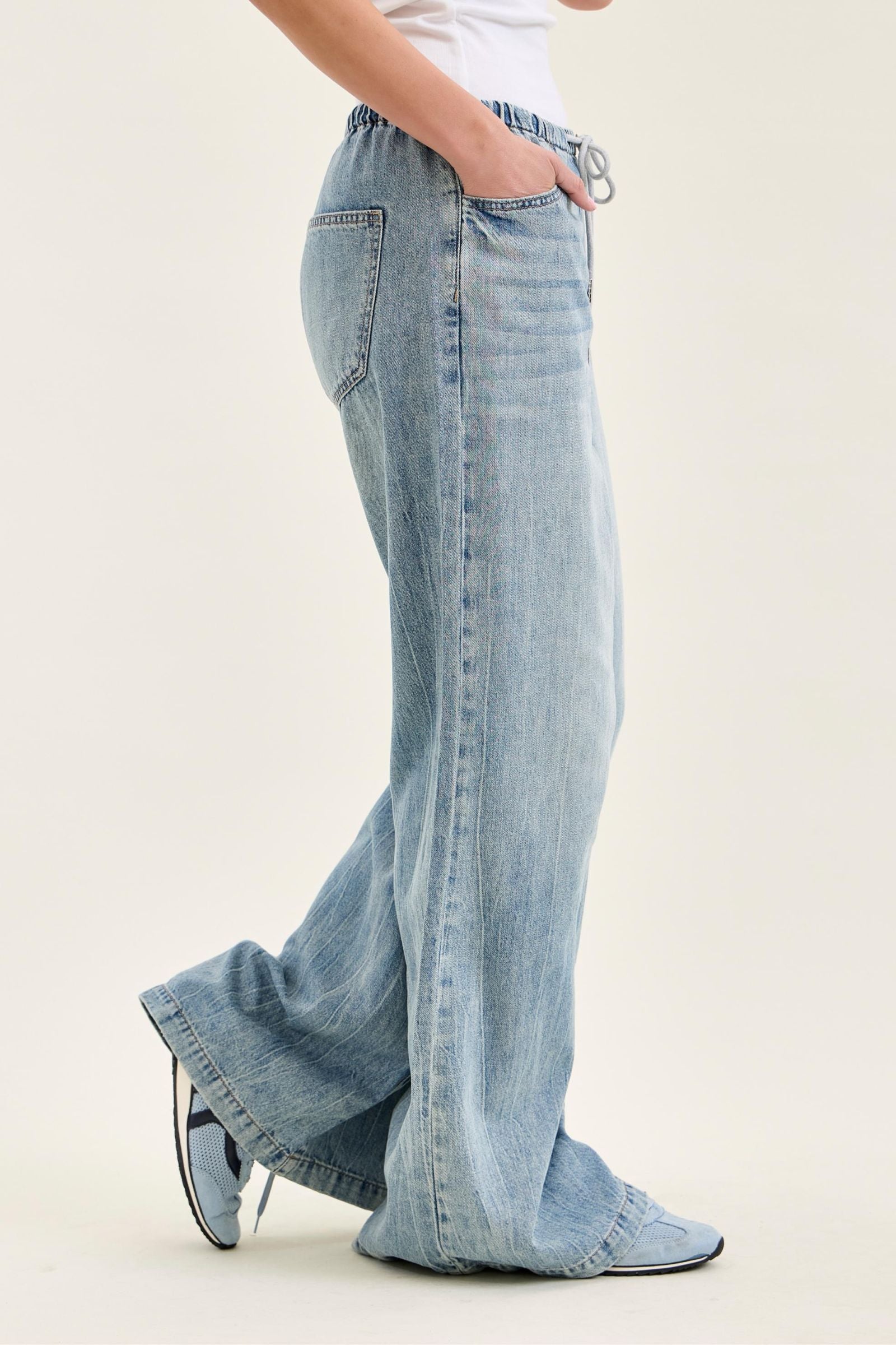 Judy Blue High Rise Palazzo Featherweight Jeans 881073