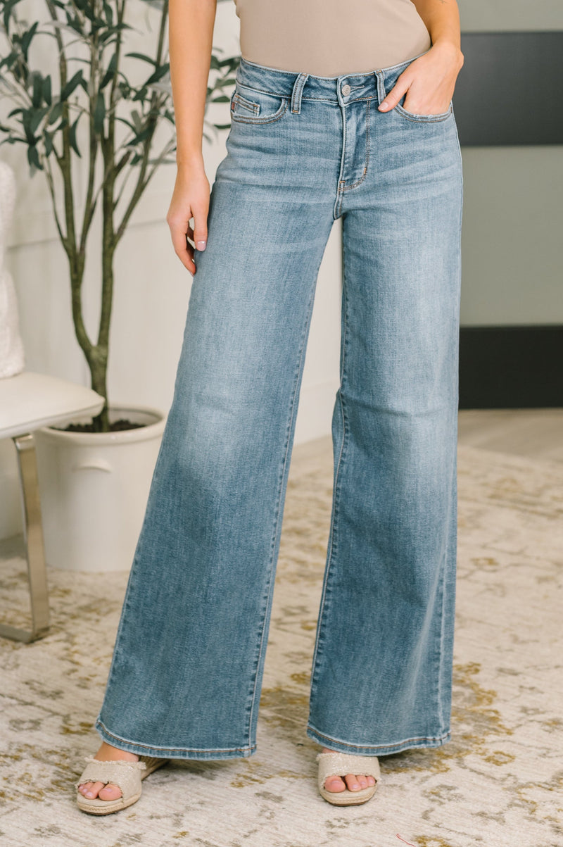 Judy Blue Mid Rise Retro Wide Leg Jeans 82702