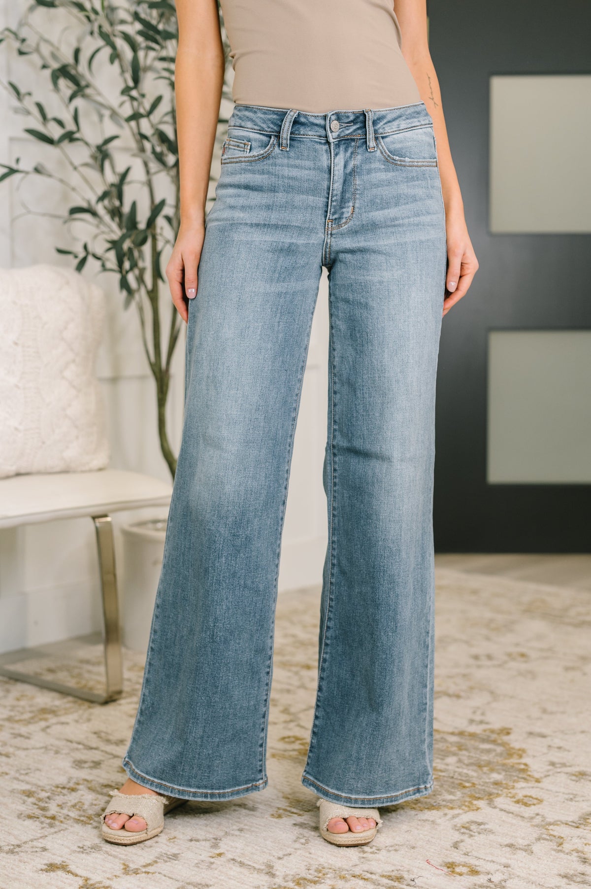 Judy Blue Mid Rise Retro Wide Leg Jeans 82702