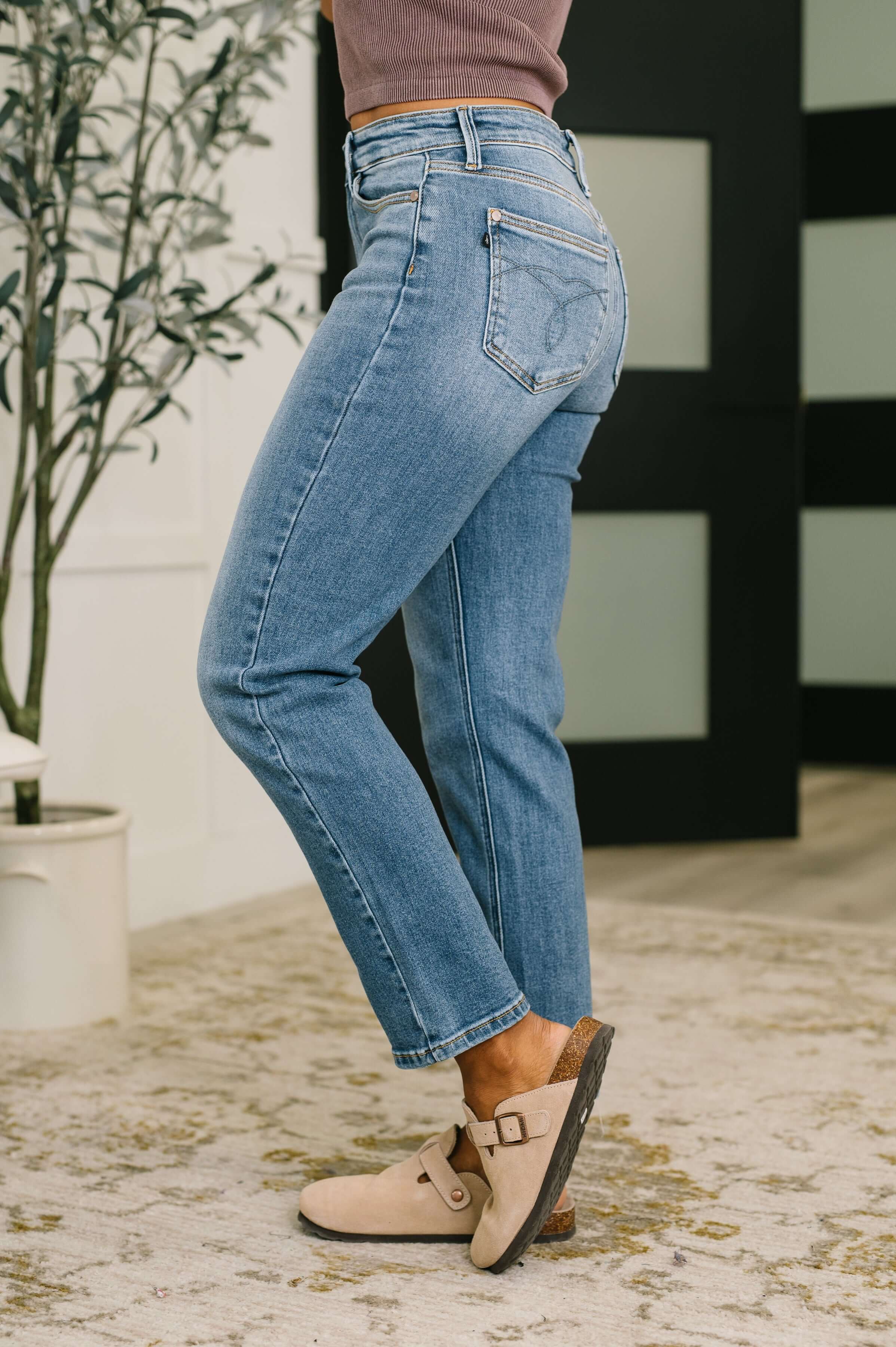 Judy Blue High Rise Ankle Straight Jeans