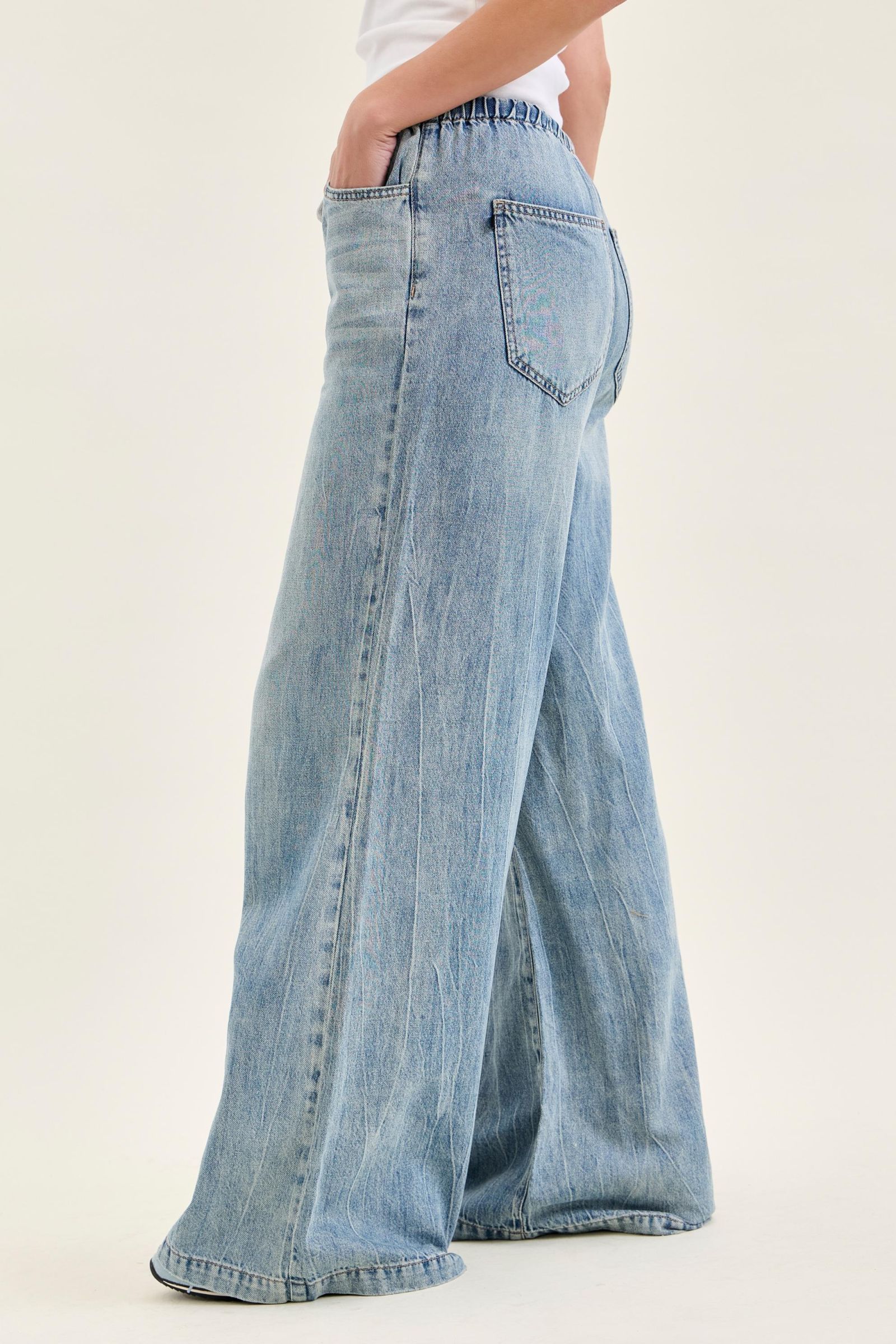 Judy Blue High Rise Palazzo Featherweight Jeans 881073