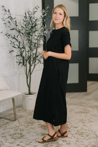Zenana Short Sleeve Midi Dress with Pockets in Black