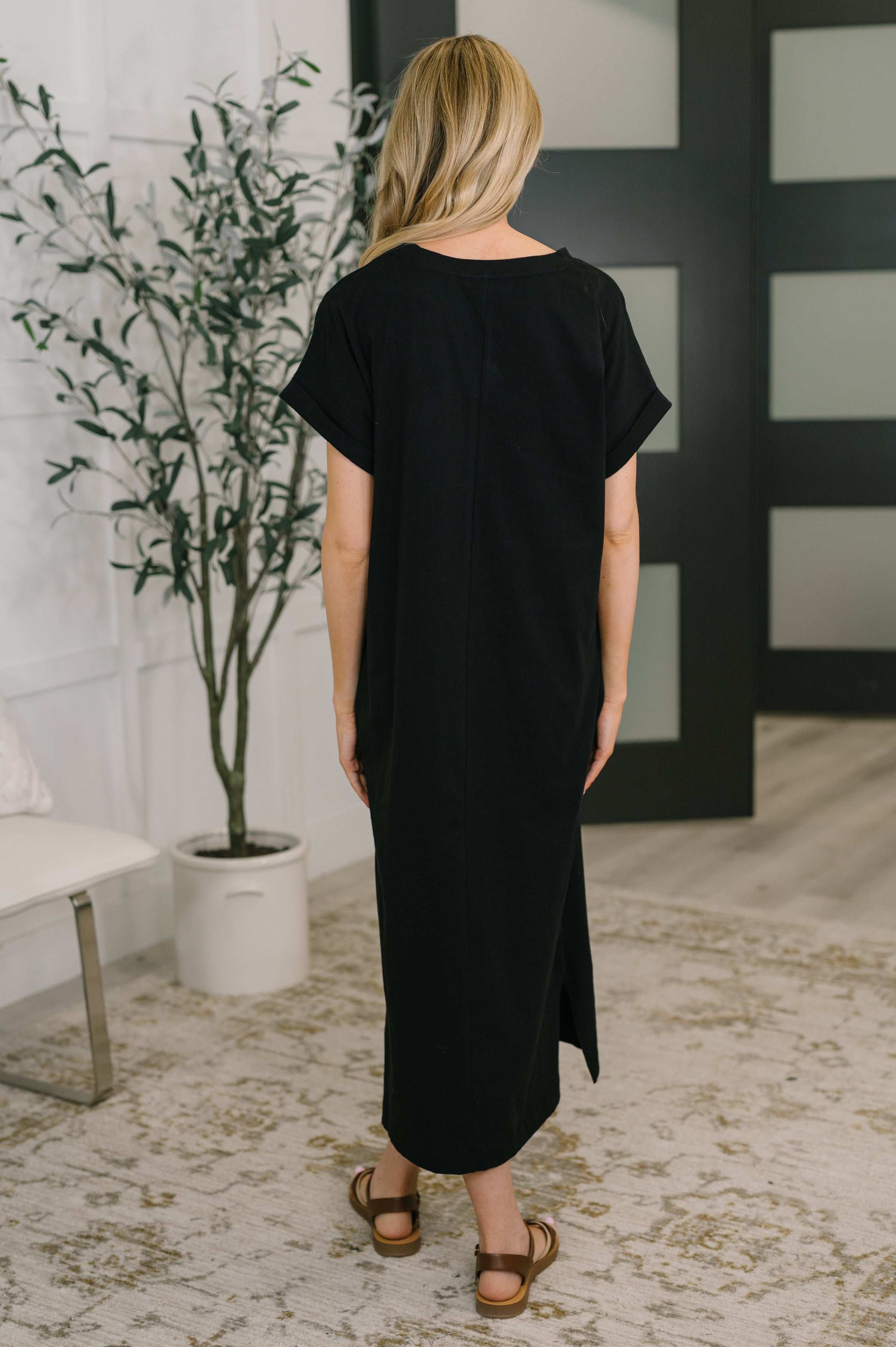Zenana Short Sleeve Midi Dress with Pockets in Black