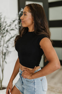 Zenana Ribbed Short Sleeve Seamless Crop Top in Black