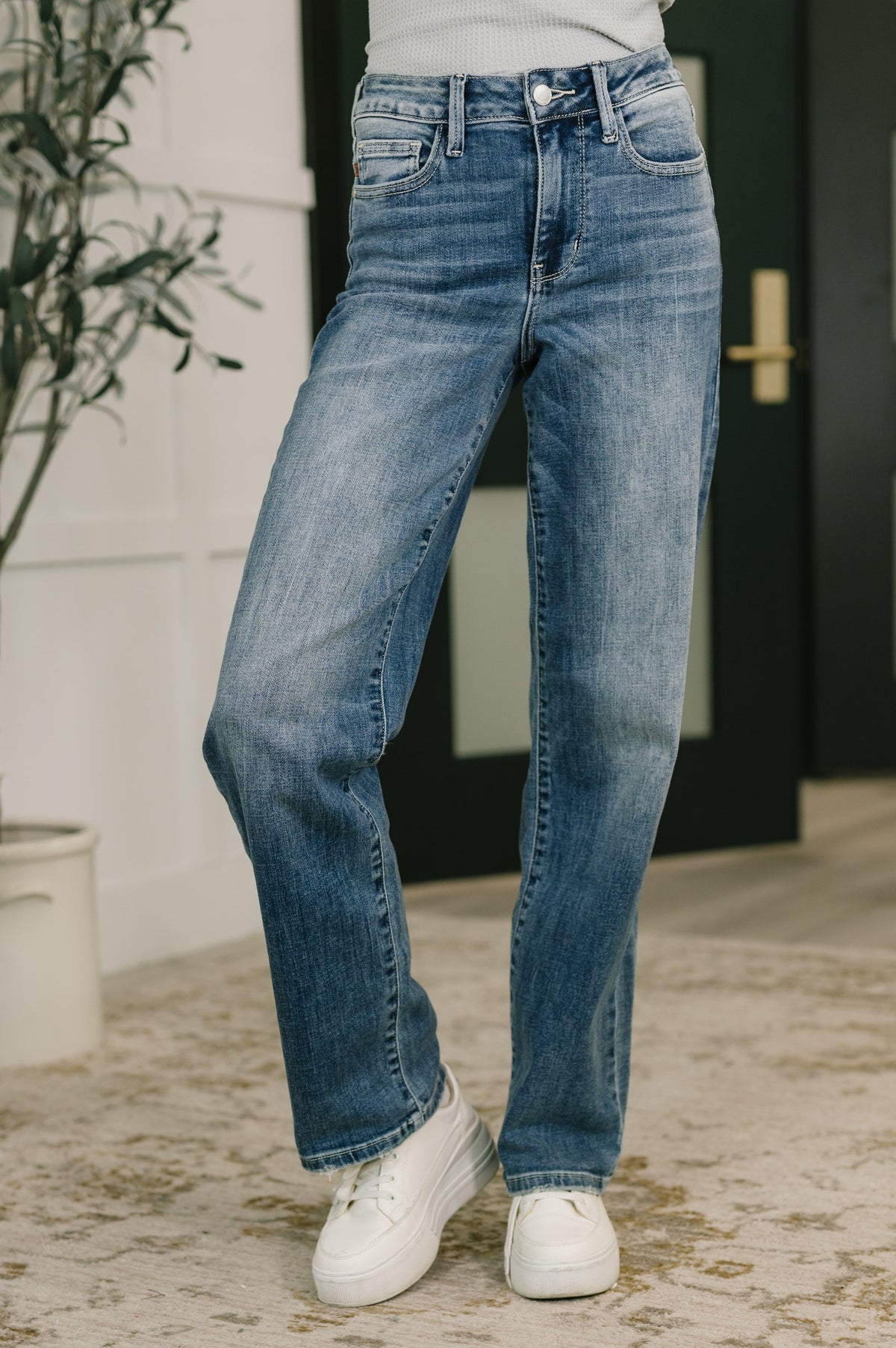 Judy Blue Mid Rise 90's Straight Jeans