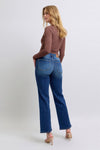 Judy Blue Mid Rise Twisted Seam Straight Jeans 
Designed with a mid rise, medium wash, and unique seam detail.