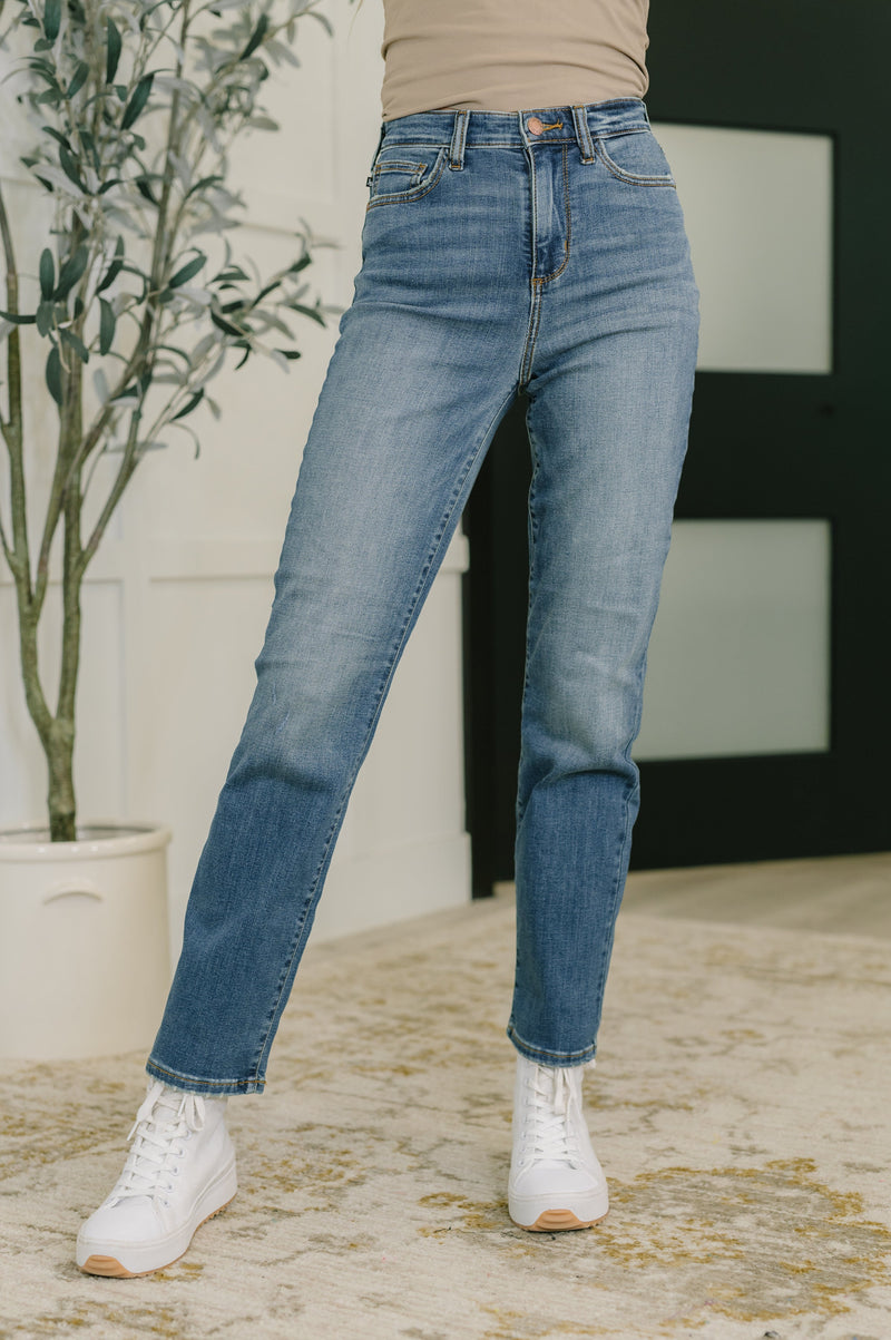 Judy Blue High Rise Straight Fit Jeans 8601