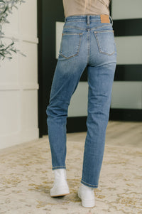 Judy Blue High Rise Straight Fit Jeans 8601