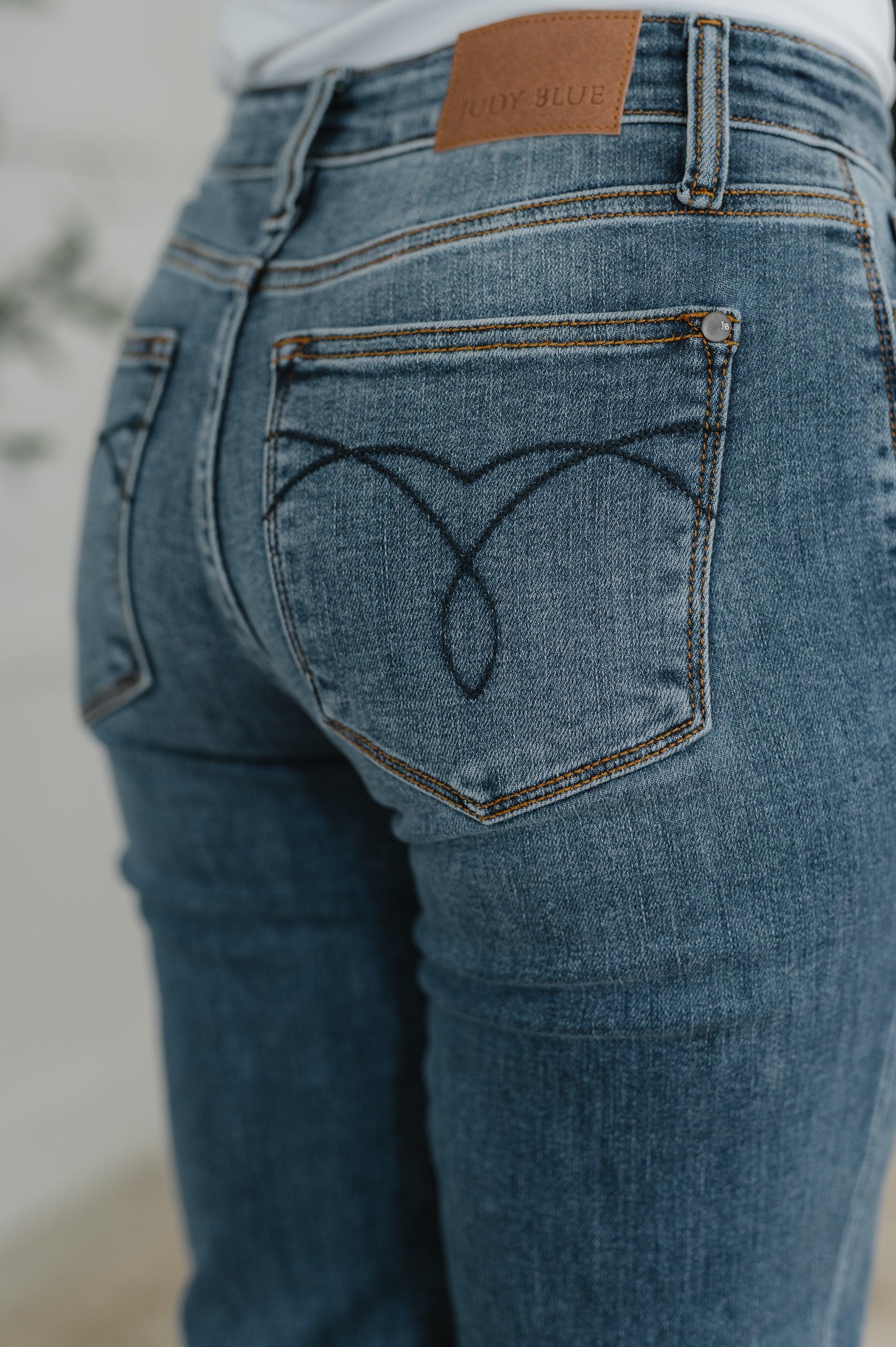 Judy Blue Mid Rise Boyfriend Classic Cuffed Jeans