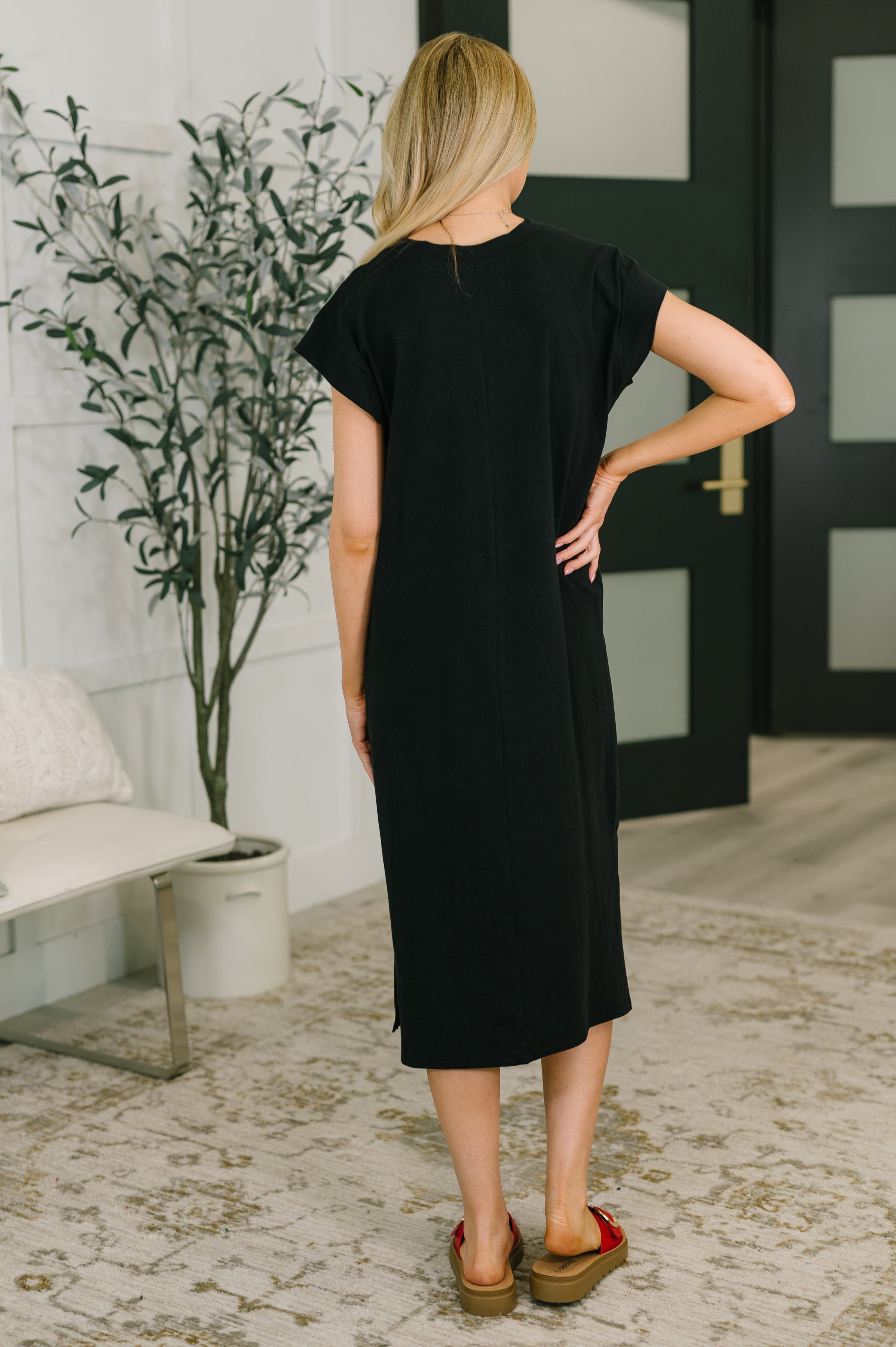 Zenana Round Neck Short Sleeve Midi Dress in Black