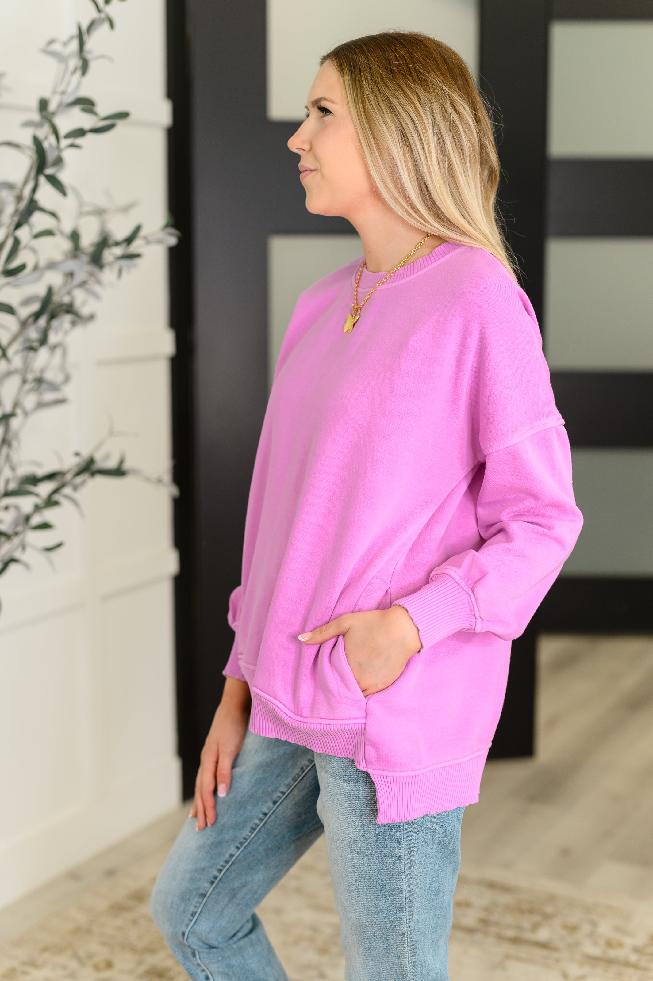 Stepped Hem Pullover with Pockets in Bright Mauve