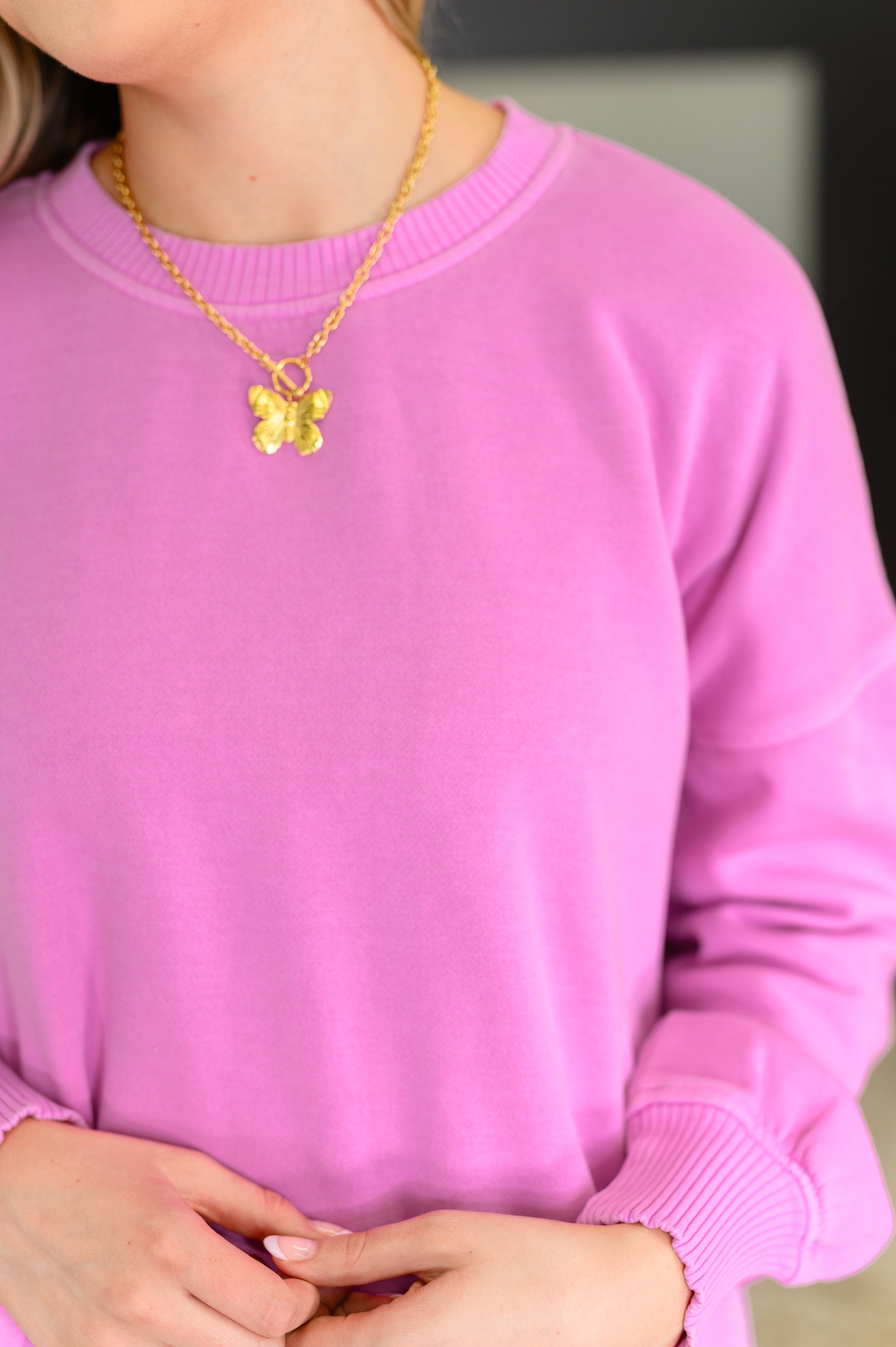 Stepped Hem Pullover with Pockets in Bright Mauve