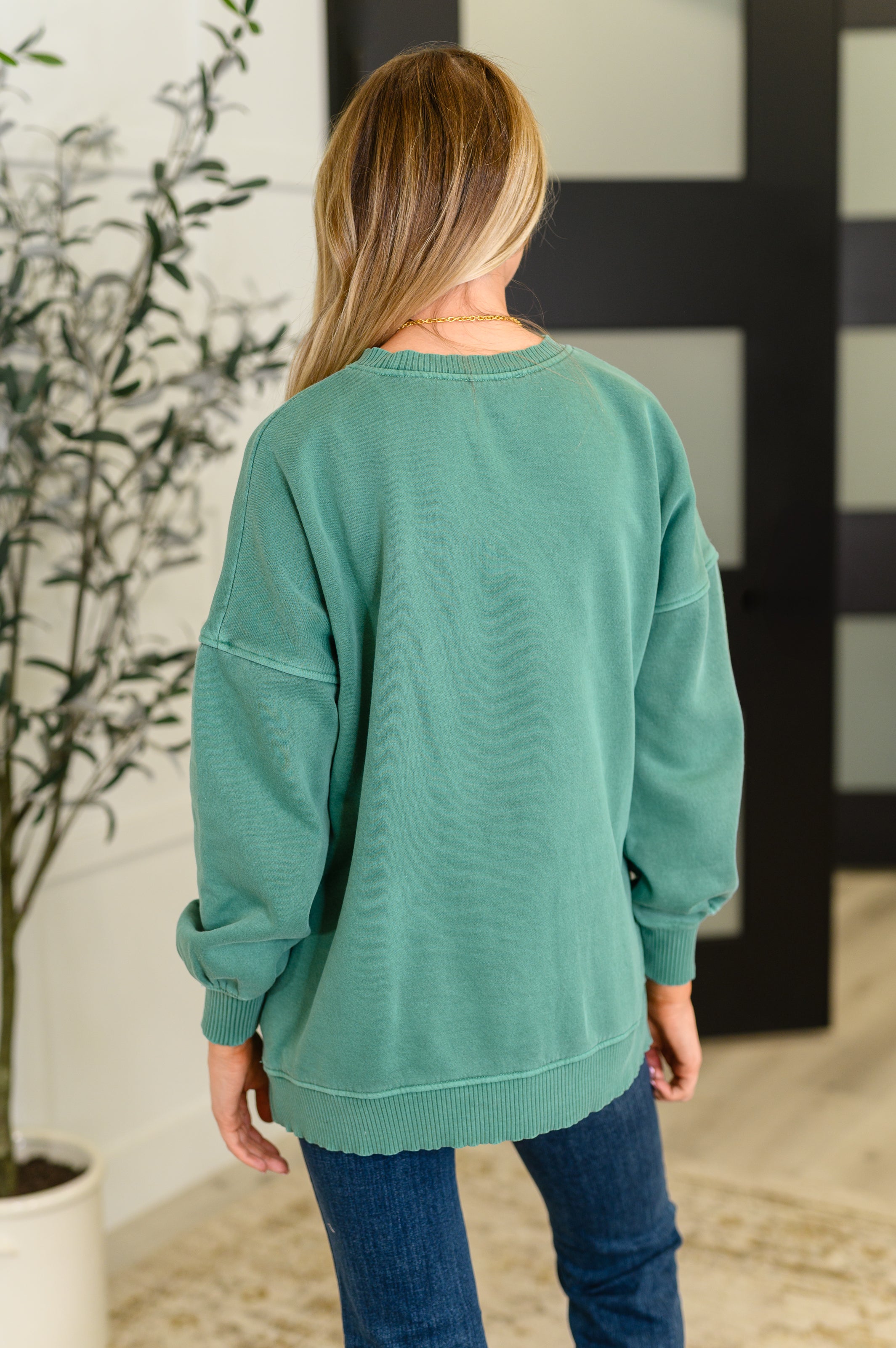 Stepped Hem Pullover with Pockets in Dark Green