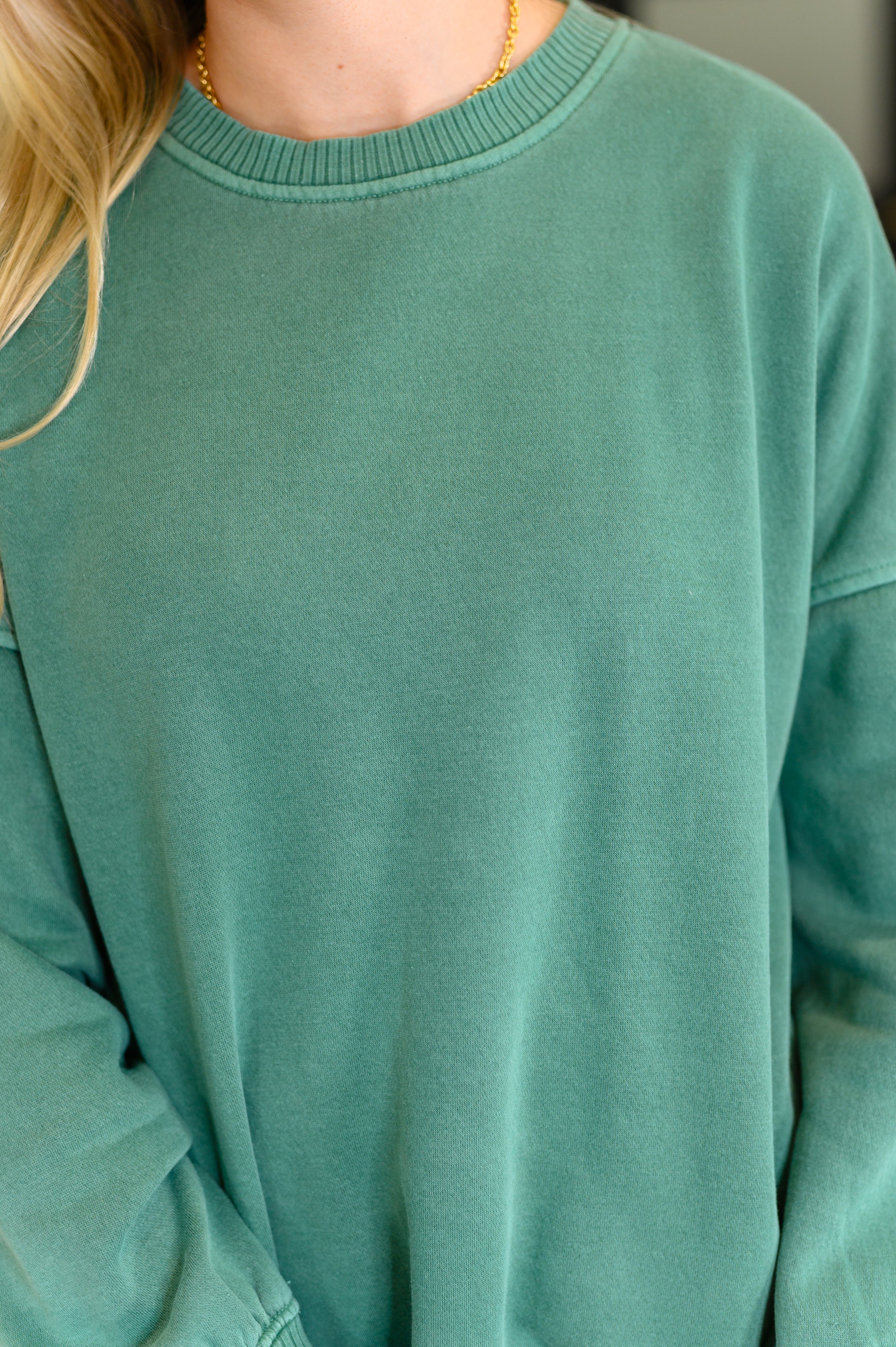 Stepped Hem Pullover with Pockets in Dark Green