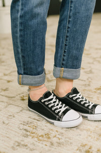 Zoey Mid Rise Billie Boyfriend Jean in Everyday Indigo