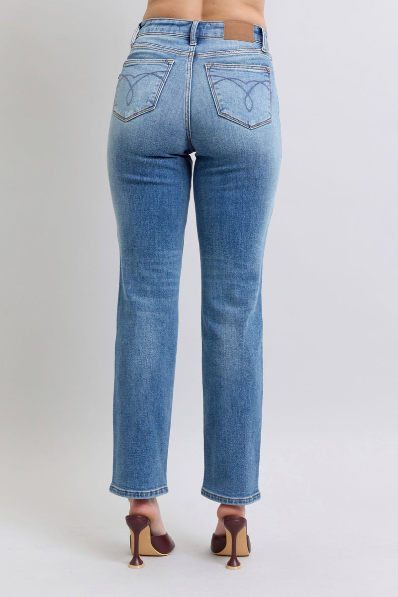 Judy Blue Vintage Wash Thermal Straight Jeans 
These straight cut jeans feature Judy Blue stretch denim with a brushed thermal interior for an extra layer of warmth during the colder months! Designed with a high rise, medium wash, stitching on the back pockets, and no distressing.