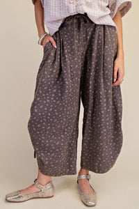 Easel Floral Printed Light Twill Mineral Washed Pants