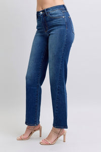 Judy Blue Mid Rise Twisted Seam Straight Jeans 
Designed with a mid rise, medium wash, and unique seam detail.