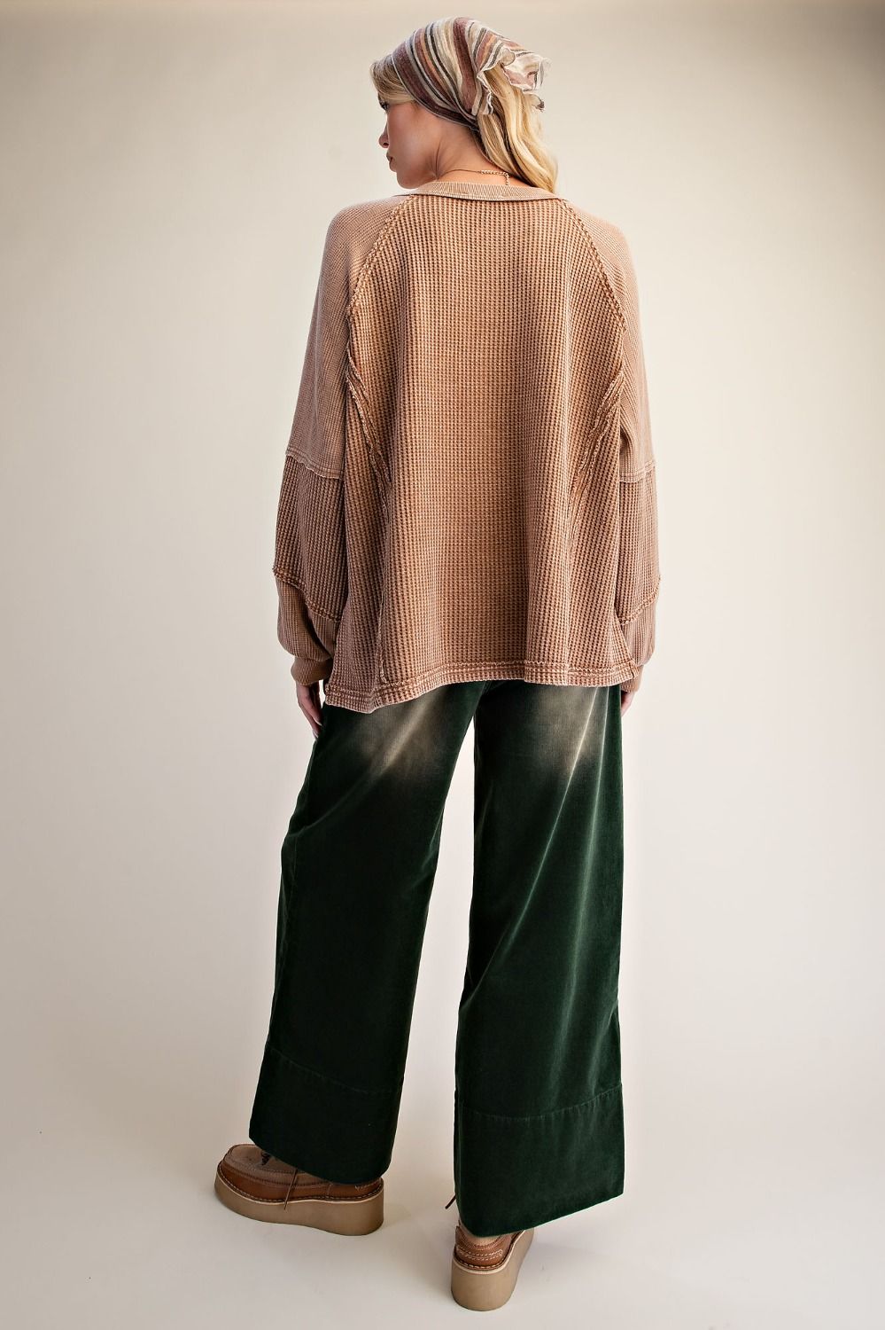 Easel Washed Textured Thermal Henley Top in Mocha